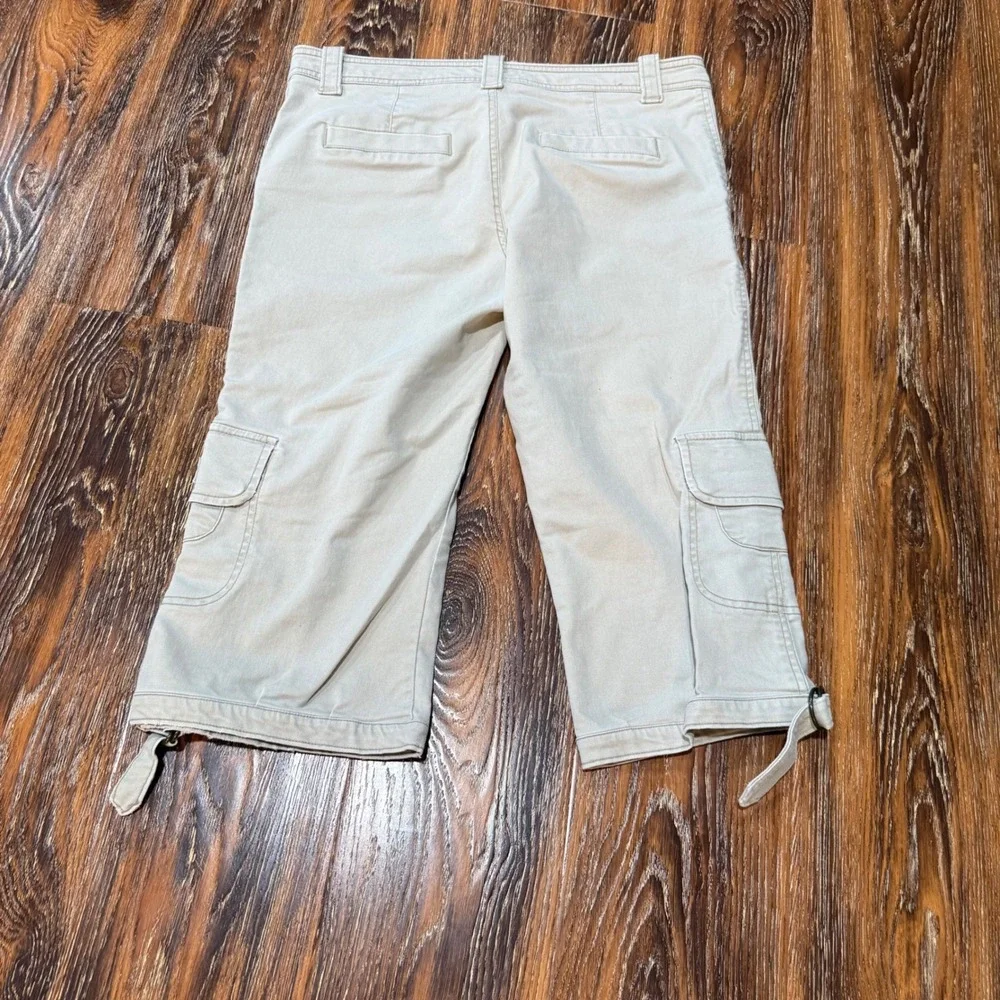 Y2K American Eagle Outfitters Womens Khaki Cargo Capri Pants Size 8 Tan Cropped